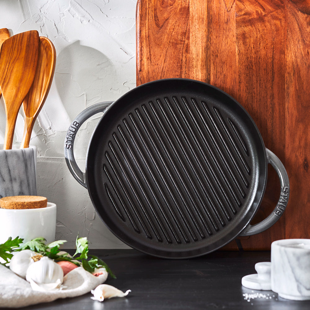 Grill Redondo de Hierro Fundido de 26 cm Color Gris - STAUB - Gallery 3