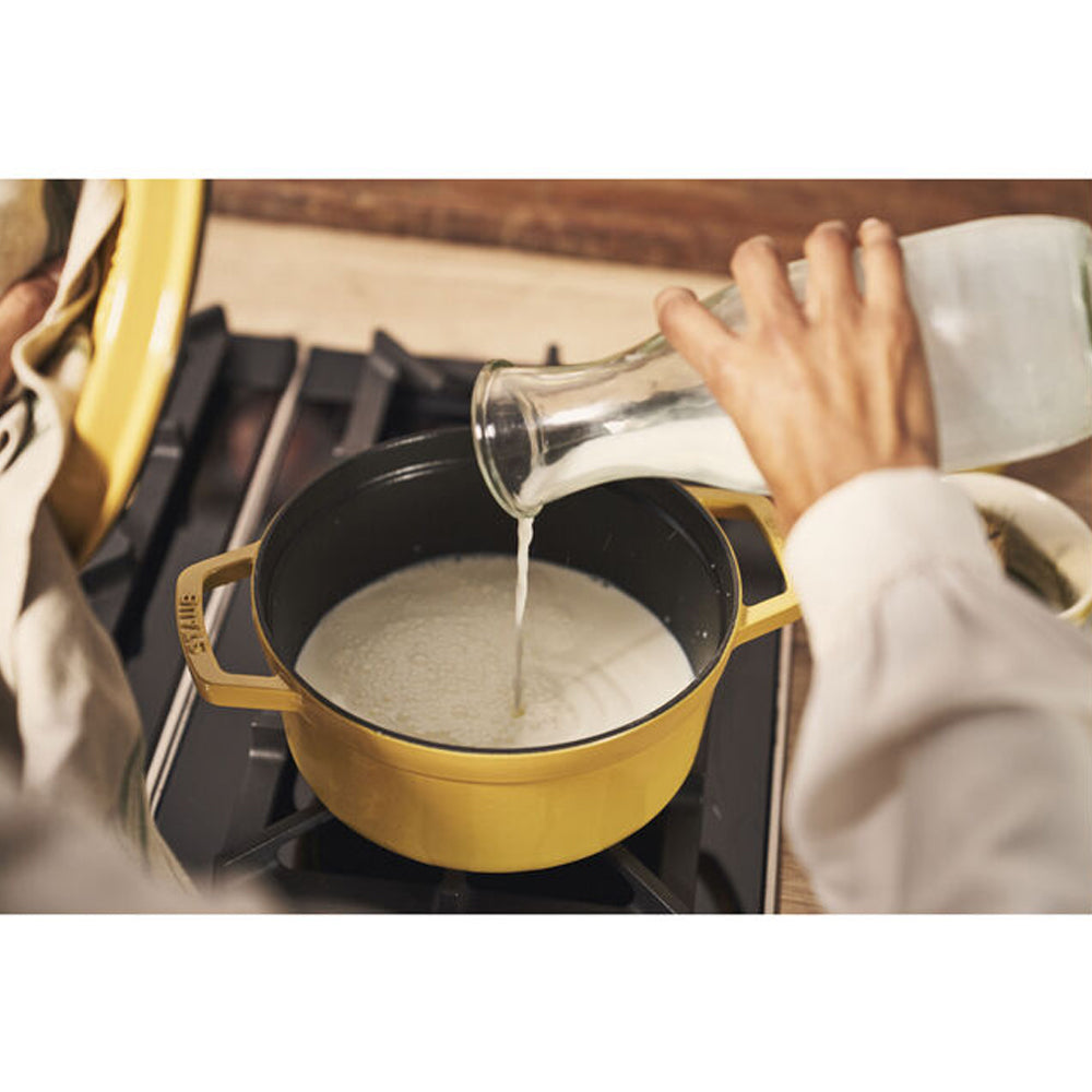 Cocotte Redonda 6.7 Lts de Hierro Fundido 28 cm Color Citron - STAUB - Gallery 6