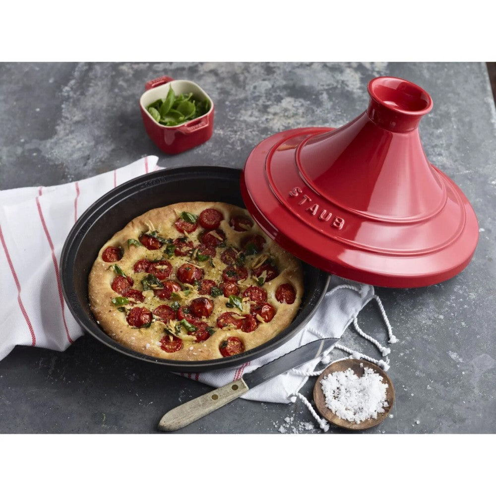 Tajine de Cerámica con Base de Hierro Fundido Ø28 cm Color Cereza - STAUB - Gallery 4