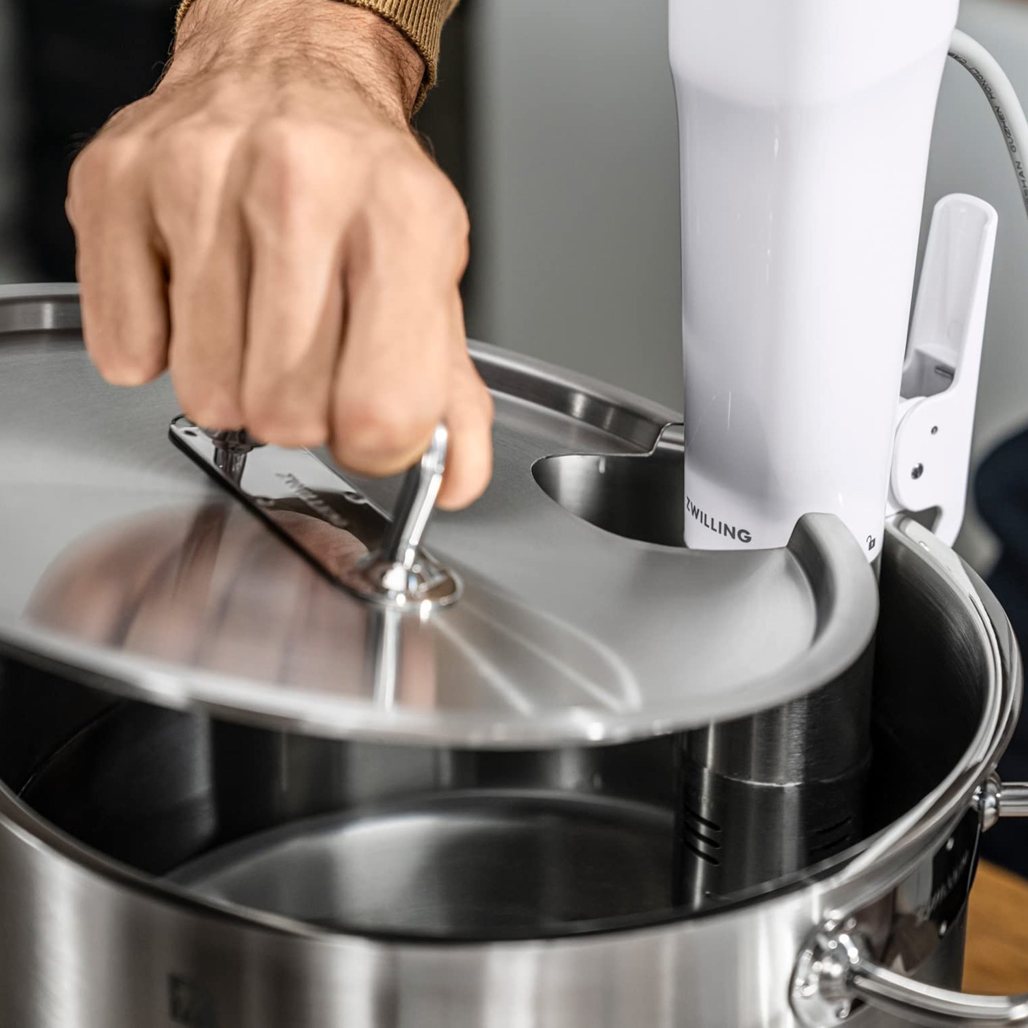 Tapa redonda de Acero con Acceso para Sous Vide de 24 cm - ZWILLING - Gallery 6