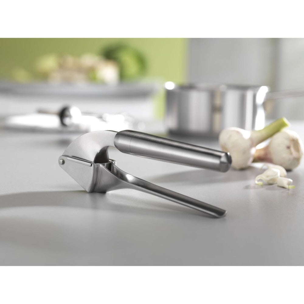 Prensador de Ajos 20 cm de Acero Inoxidable Modelo Zwilling Pro - ZWILLING - Gallery 2