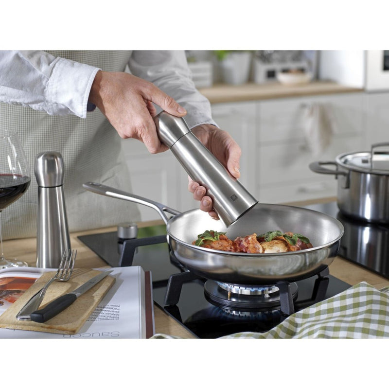 Molinillo para Sal de Acero Inoxidable Modelo Zwilling Spices – ZWILLING - Image 3
